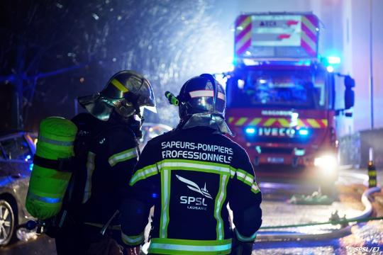 BERUFSFEUERWEHRFRAU ODER -MANN